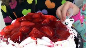 Få de seneste nyheder og bedste historier. Bad Baby Victoria Annabelle Freak Family Cake Giant Challenge Messy Video Dailymotion