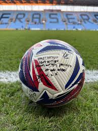 Susie Dunn #PUSB💙 👨‍👩‍👧‍👦⚽️ #MH (@susie351975)