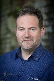 Joanna Higson على X: "Great shoot with lovely Actor and MD Howard Gray  #actors #headshots #photography https://t.co/ac469Z5YnF"