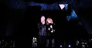 Le nouveau live événement de mylène farmer sera disponible aux formats double cd, double cd collector et triple vinyle. Mylene Farmer Invite Sting Sur Scene Actualite Monalice Mylene Farmer