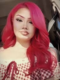 Daisy Easton's Instagram, Twitter & Facebook