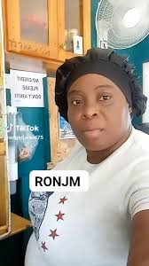 Listen to this Lady working a Bar 🤔