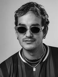 Este Domingo 7 de Diciembre Danza Futurista regresa a @onyx.bar.playa con :  César Capistrán ( PHISICA ) Cesar Capistran es un DJ y mexicano conocido en  la escena de la música electrónica,