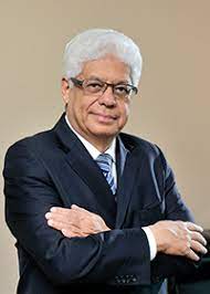 Abdul razak, secretary general of wief foundation ushering h.m. Idealab Wief Youngleaders Network