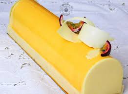 Buche Exotique A La Mangue Fruits De La Passion Et Noix De Coco Buche De Noel Aux Fruits Fruit De La Passion Et Dessert Mangue