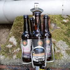 Metropolen Biersafe Yeah Ein Erdgekuhltes Biersafe Getrankegestell Und Bier Aus Berlin Mit Schoppebrau London Wine Bottle Beer Bottle Beer