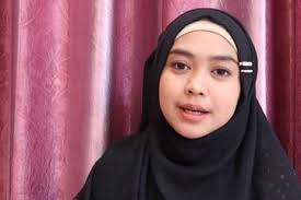 Dalam unggahan itu, oki memperlihatkan tubuh sang ayah yang sudah tertutup kain batik panjang di atas ranjang. Kabar Duka Ayah Ria Ricis Meninggal Dunia Oki Cepet Pulang Icis Sonora Id