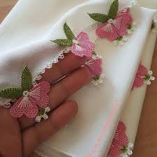Hayran Kalacaginiz Renk Renk Igne Oyasi Basortusu Yazma Kenari Modelleri Panos De Cozinha De Croche Trabalhos Manuais Vestidos De Croche Infantil