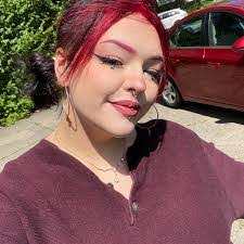 Fern Rose's Instagram, Twitter & Facebook