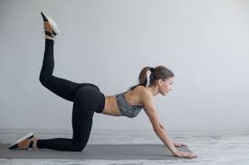 Beim beintraining für zu hause legt man sich einfach in seitlage auf den boden und spreizt nun es gibt zahlreiche beintraining übungen für zuhause. Madfit 20 Minuten Training Fur Sexy Beine Und Po