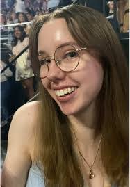 Eloise Lynn's Instagram, Twitter & Facebook