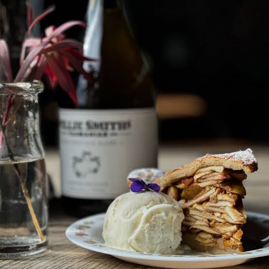 Is there anything better than a slice of warm apple pie and a glass cold of  cider? ???? We don't think so! Baked fresh and served with love, it's an  Apple Shed