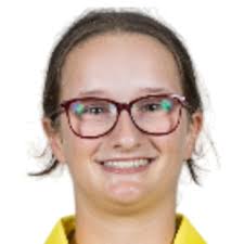 Juliette Morton's Instagram, Twitter & Facebook