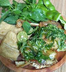 Sambal ijo, memang sudah terkenal sebagai sambal yang selalu menjadi penyempurna masakan padang. Sambal Ijo Seray Resep Sambal Hijau Serai Dari Chef Jeehan Kitchen Yummy App Recently A Good Friend Of Mine Asked Me If I Knew Of A Green Sambal Recipe That