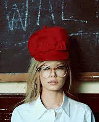 Ek Het Net So Hoed Gehad Ook So Rooie Maar Ek Het Dit Heel Agter Op My Kop Gedra Mev Bell My Musiekjuffrou Het H Fashion Vintage Style Hat Bette Franke