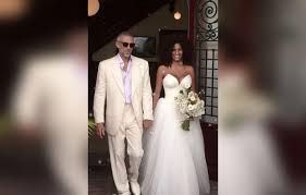 Sélection de sacs pour une allure estivale. Vincent Cassel Weds Tina Kunakey In An Intimate Ceremony In France