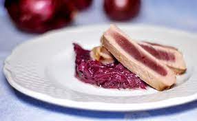 Fare riposare a temperatura ambiente per almeno un paio d'ore. Tagliata Di Tonno Fresco Con Cipolle In Agrodolce La Cucina Di Claudio