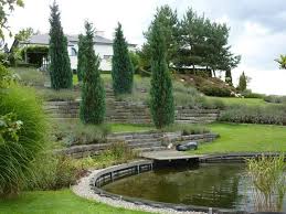 Comment Amenager Un Jardin En Pente Par Marion Arnoud Loherst Domozoom Com Amenagement Jardin En Pente Jardin En Pente Amenagement Jardin