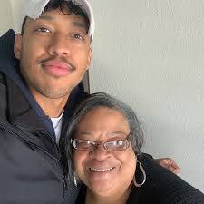 On the first day of Craftmas, Diamond Press gave to you a…🥁 3D Holiday  Embossing Folder set✨ With our NEW Grand Marquise, comes the ability to do  3D embossing. Say hello to