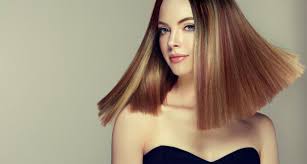 Demetrius suggerisce alle donne over 40, alle donne 50 anni, alle over 50 e alle over 60 tagli medi e mossi con ciuffo laterale in un biondo . I Tagli Capelli Medi Donna Per L Autunno 2020 Piu Belli Donnad