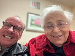 Louise Kohl's Instagram, Twitter & Facebook