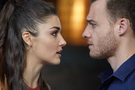 Thanks to arab fans, they were able to spot turkish actors kerem bürsin and hande erçel shooting a scene for season 2 of their hit series sen çal kapimi (you knock on. Sen Cal Kapimi Bugun Neden Yok Yeni Bolum Ne Zaman Hangi Gun Oynuyor
