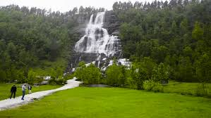 Namnet kjem av at elva eit langt stykke fossar eller kvervlar rundt, som når ein tvinnar garn. Tvindefossen Also Written Tvinnefossen Also Stock Footage Video 100 Royalty Free 27777964 Shutterstock