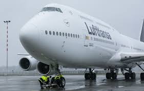 Travel fast and secure with omio in germany and europe. Die Erste 747 In Neuer Lufthansa Lackierung Ist In Hamburg Gelandet Aerobuzz De