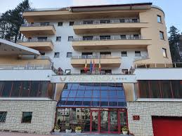 Hotelul nemira dispune de 38 de camere împărţite în 23 de camere duble matrimoniale, 5 camere duble twin, 5 camere duble superioare, 1 cameră dublă deluxe şi 4. Hotel Nemira Rooms Pictures Reviews Tripadvisor