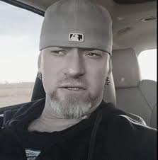 I feel like I'm losing my bond with everybody, i feel so alone bro