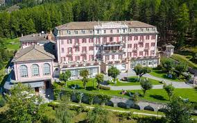 Qc terme grand hotel bagni nuovi bormio offre un alloggio a 5 stelle a pochi passi dalla chiesa di san giovanni battista. Vacanza Ad Agosto In Montagna