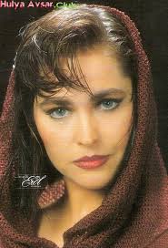 Hulya Avsar Resimleri Hulya Avsar Fotograflari Hulya Avsar Resim Hulya Avsar Genclik Resimleri Hulya Avsar Nostalji Unlulerin Karikaturleri Beautiful Guzellik