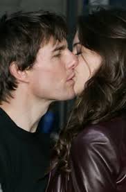 What did i told you? 2005 Kuscheln Fur Die Fotografen Ihre Junge Liebe Zeigen Tom Cruise Und Katie Holmes Offensiv Stuttgarter Zeitung