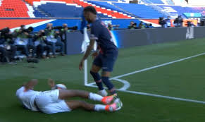 Psg is the traditional ligue 1 powerhouse, but heads into the match looking up a lille in the standings. Video Neymar Red Card Psg Vs Lille