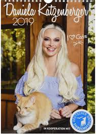 Miri marxer (daniela katzenberger, die übrigens selbst pfälzerin ist) arbeitet in der stadtbank. Daniela Katzenberger 2019 Katzenberger Daniela 9783864705779 Amazon Com Books
