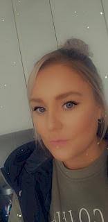 Jayne Cassidy's Instagram, Twitter & Facebook