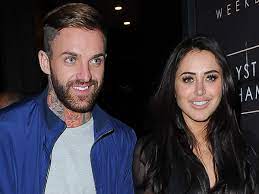 New boy aaron has made it his mission to get with holly but holly wants to know if he's serious, so she gives him a task to complete. Marnie Simpson Slams Geordie Shore Co Stars As Boring And Full Of S As She Teases Breakup With Aaron Mirror Online