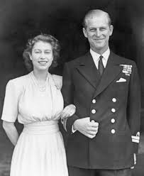 During their royal visit to south africa, king george vi, queen elizabeth, princesses margaret rose, and elizabeth took a few moments to pose for a family photo. Photos From Queen Elizabeth Ii Prince Philip S Romance Through The Years E Online