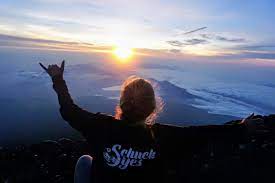 Hiking Guide Climbing Mt Fuji For The Sunrise Schuck Yes