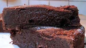 Per realizzare la ricetta della torta al cioccolato fondente, per prima cosa scaldate il forno a 160°c statico o 140°c ventilato. Torta Al Cioccolato Fondente Morbida Bimby Tm5
