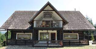 Pensiunea este localizată în mănăstirea humorului (la aprox. Pensiunea Casa Bunicilor Din Manastirea Humorului Suceava