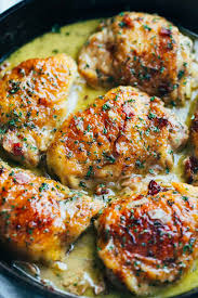 Skillet Chicken With Bacon And White Wine Sauce Pinch Of Yum Recipe Chicken Recipes Recipes Food