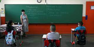 A partir de 1 o de agosto, as escolas de são paulo vão poder retomar as aulas presenciais sem que seja estabelecido um limite máximo de alunos em sala. Governo De Sp Muda Regra E Vai Manter Aulas Presenciais Em 2021 Agencia Brasil