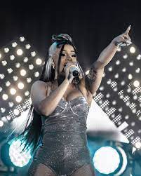 6 hours ago · cardi b and her baby bump started trending on twitter earlier this week, after fans saw the bodak yellow rapper in lizzo's rumours video. Cardi B Diskografie Wikipedia