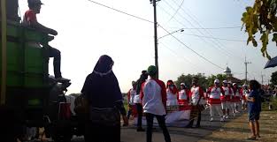 Pesta kaamatan (menuai) disambut oleh kadazandusun sebagai meraikan tuaian baik, tetapi pesta kaamatan juga disambut oleh semua kaum lain sabah seperti murut. Hut Ri Ke 74 Warga Plosogeneng Jombang Karnaval Keliling Desa Berita Online Jawa Timur