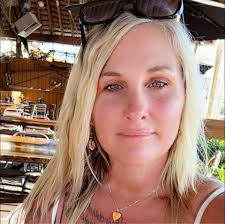 Who can recommend a licensed and insured bartender for a wedding in  Shepherdsville?