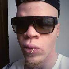 Quand j'ai appelé mes moms and dads pour leur dire qu'elle était morte, mon père m'a dit d'aller chercher un autre toute suite, mais je n'ai pas voulu. Tikeboss Mozart Lyrics Genius Lyrics