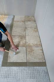 Richte dich dabei nach der angabe des herstellers. Bad Fliesen Richtig Verlegen Ein Paar Professionelle Tipps Fur Sie