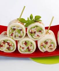 Roules A L Avocat Et Surimi Le Mag Auchan Recettes De Cuisine Recette Avocat Surimi