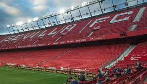 (sports) ground, field, pitch, court, course (piece of land on which a specified sport takes place). Prosferei To Ghpedo Ths Gia To Porto Tselsi H Sebillh Video